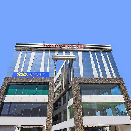 Fabhotel Code 苏拉特 外观 照片